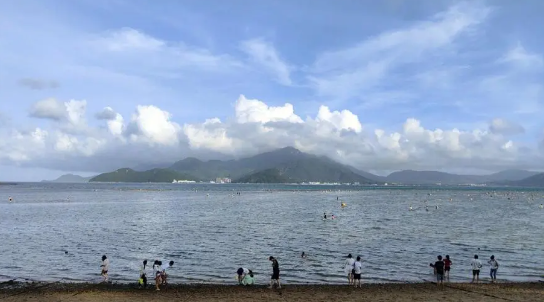 海邊沙灘防偷渡、防溺水監(jiān)控使用球形轉臺設備的優(yōu)勢包括哪些！