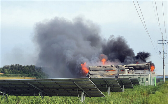 光伏電站智能防火監(jiān)控攝像頭，超遠距離高清透霧攝像機