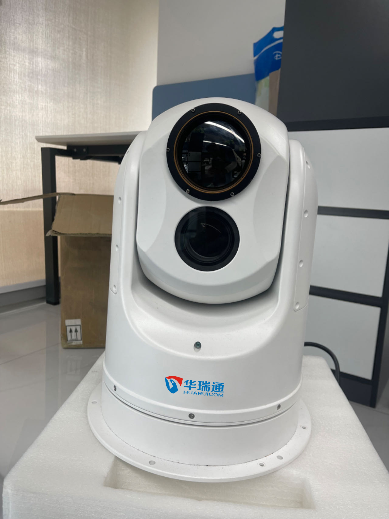 華瑞通光電吊艙轉(zhuǎn)臺球機